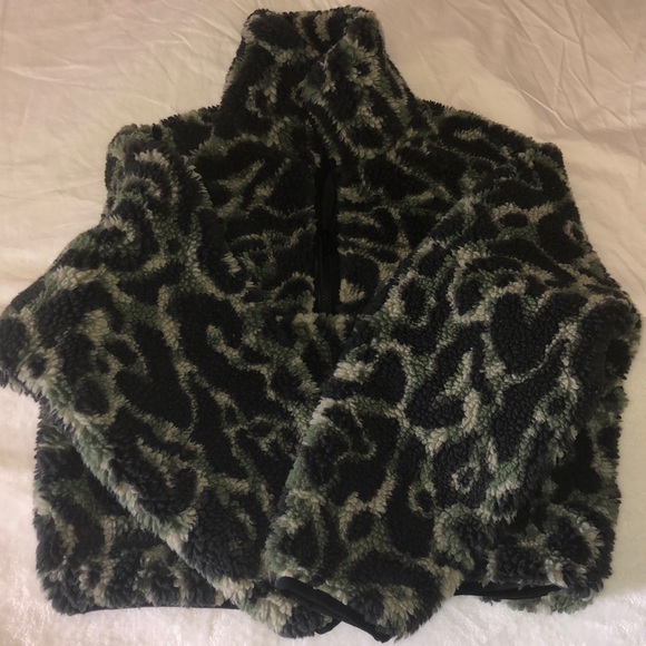 Aritzia - Tna rush sweater - Picture 2 of 4